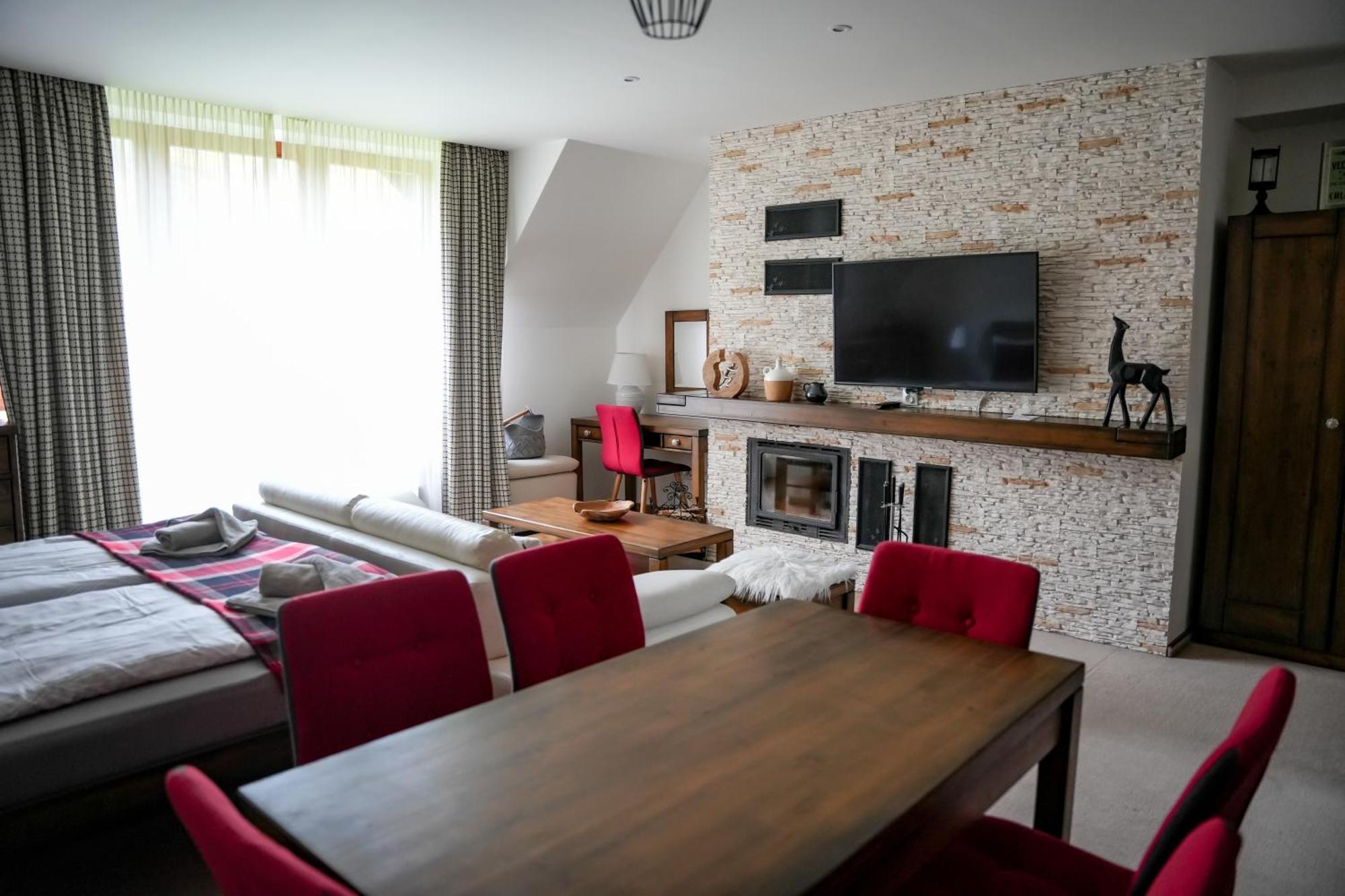 Family Apartment In Tatranska Lomnica Bagian luar foto